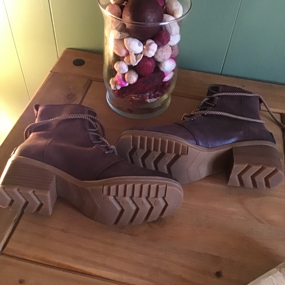 Sorrel Burgundy Lace up Ankle Boots- NWOB - Picture 15 of 16